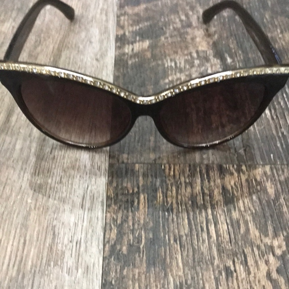 Rhinestone Fashion Sunglasses - Picture 4 of 6